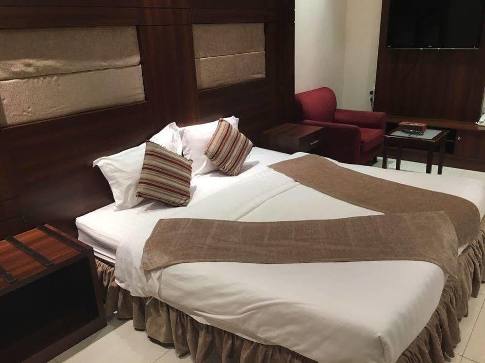 Baron Palace - Almasif Hotel Apartments Rijád Kültér fotó